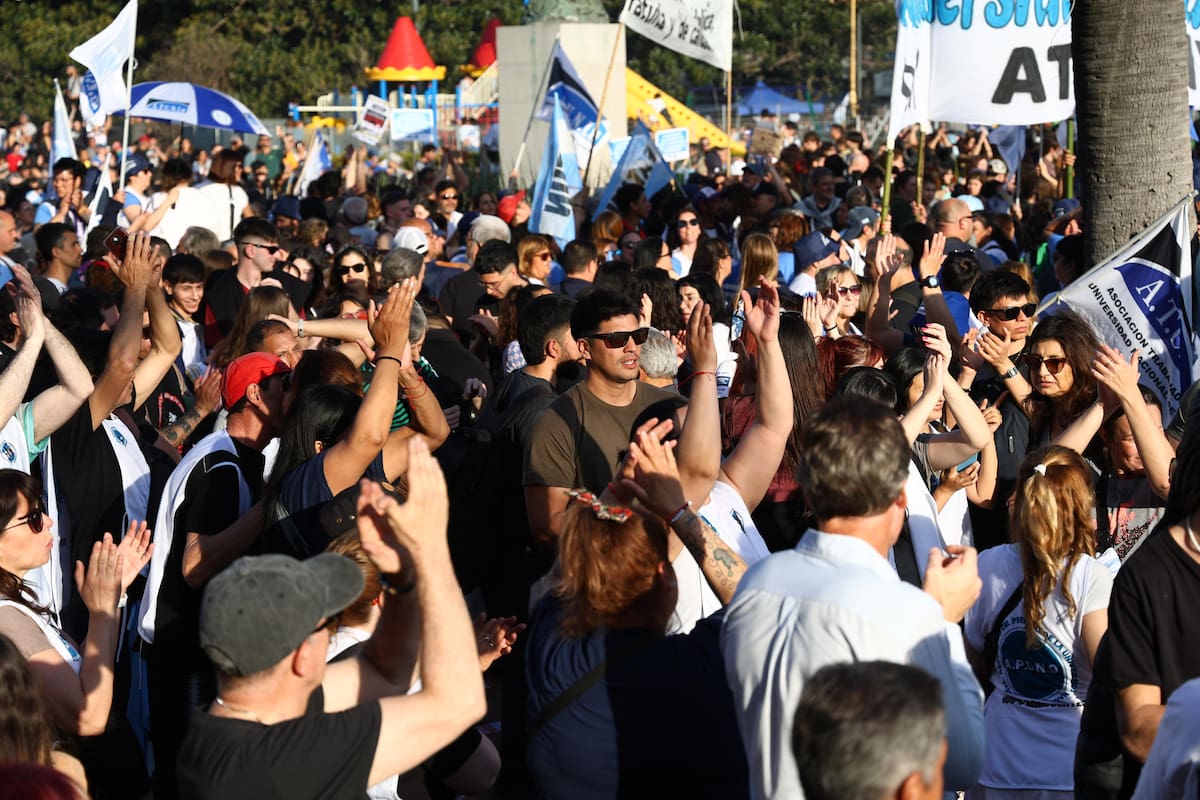 Marcha en los alrededores del Congreso de la Nación en oposición al veto a la ley de financiamiento universitario. Por ahora el debate se centra en los recursos, pero no se discute la calidad educativa