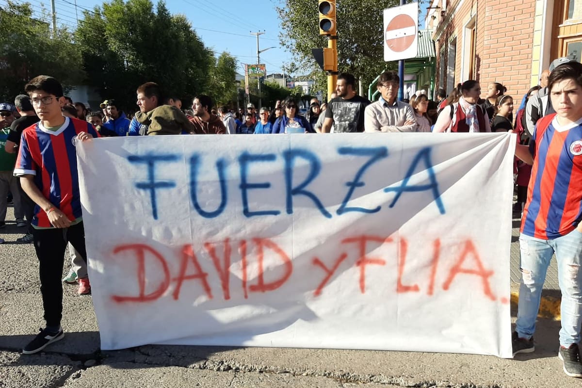 Marcha en Puerto Deseado por la violación de una mujer y el crimen de su pequeño hijo