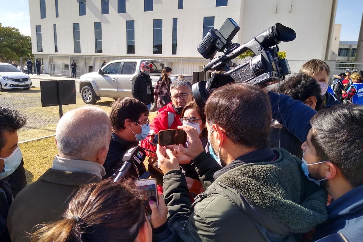 Marcha frente a los Tribunales de Río Cuarto para pedir justicia por Nora Dalmasso; los medios entrevistaron a Juan Dalmasso, hermano de la víctima
