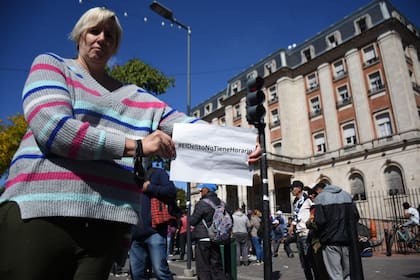 Marcha frente a los tribunales federales e La Plata por la usurpación de terrenos
