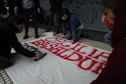 Amigos de Cecilia Basaldúa reclaman que el femicidio no quede impune