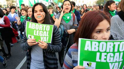 Marcha multitudinaria por la legalización del aborto