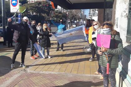 La manifestación de trabajadores del tenis llegó hoy a las inmediaciones de la quinta de Olivos.