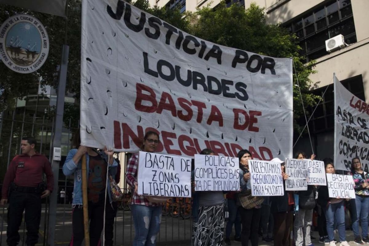 Marcha por el asesinato de Lourdes Avendaño, en abril