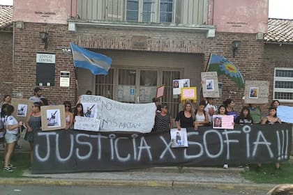 Marcha por el femicidio de Sofía Vicente en Olavarría