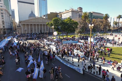 Marcha por las Dos Vidas desde la Plaza de Mayo hasta el Congreso, en apoyo al médico Leandro Rodríguez Lastra