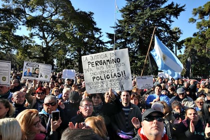 Marcha por los policías caídos en La Plata