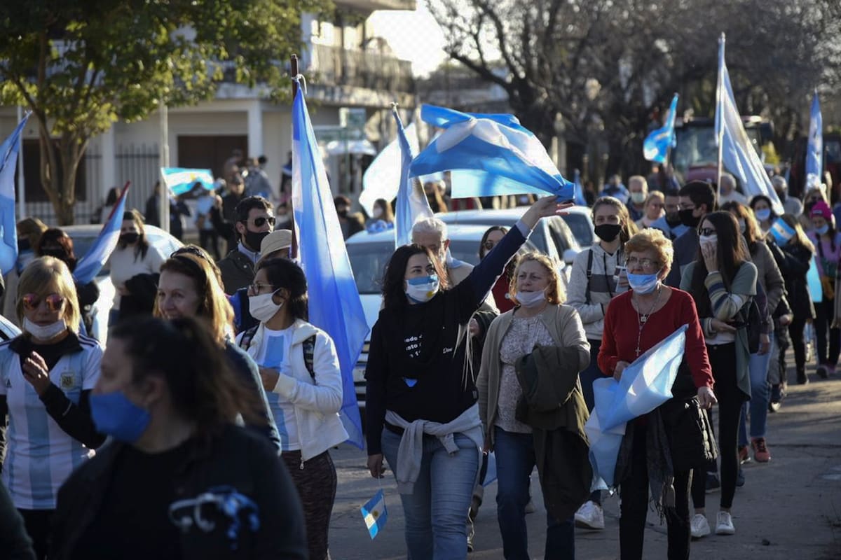 Marchas a favor y en contra de la expropiación de Vicentín desde Avellaneda hacia Reconquista el dia del Banderazo Federal 9J
