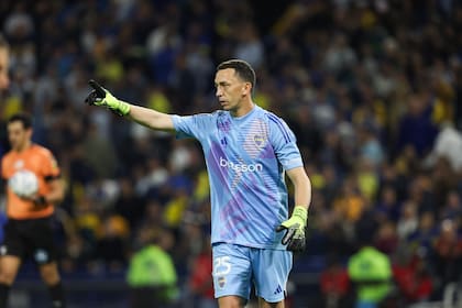 Marchesin, muy observado, atajó el primer penal que le patearon en la definición