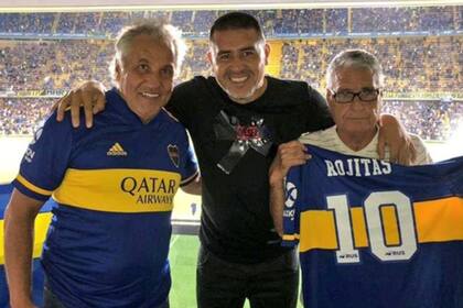 El Beto Márcico (izq.), junto a Riquelme y Rojitas, conoce bien desde adentro el Mundo Boca y el fútbol argentino