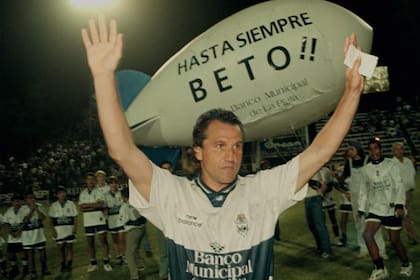 El ex futbolista estafó a distintas personas en 22 oportunidades, entre ellos, un ex compañero de equipo