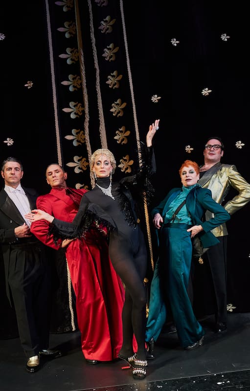 Marco Antonio Caponi, Carlos Casella, Mónica Antonópulos, Alejandra Radano y Sebastián Suñé, el dream team de La revista del Cervantes, un musical en homenaje a la revista porteña, que estrena el 15 de mayo en el Teatro Cervantes