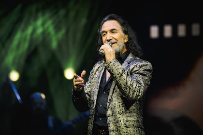 Marco Antonio Solís desplegó su carisma y su extenso repertorio de hits en el Movistar Arena