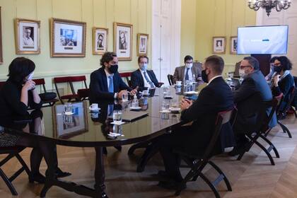 Marcó del Pont, Cafiero, Pesce, Moroni, Todesca, Kulfas y Guzmán, reunidos en Casa Rosada