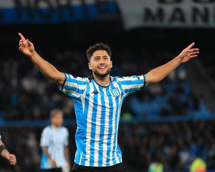 Marco Di Césare, de los pocos jugadores que aparecen del fútbol local.