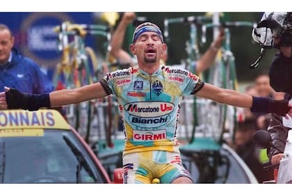 Marco Pantani, leyenda del ciclismo, en una foto de archivo de 1998.