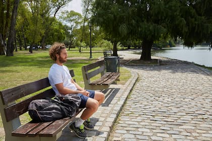 Marco Trungelliti, reflexivo y preocupado, en los lagos de Palermo