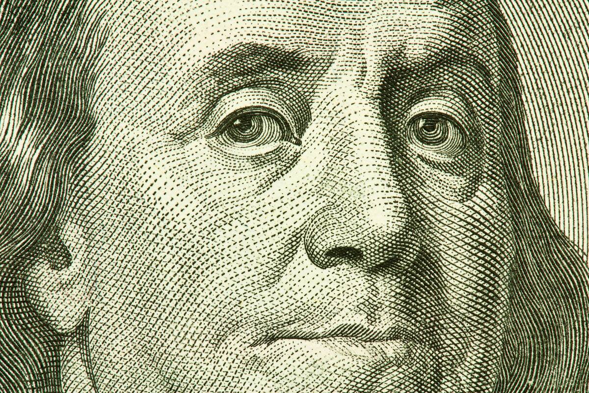 Marcó una de las mayores subas diarias del año; el mercado paralelo se recalentó con las limitaciones más estrechas en el oficial y la incertidumbre con respecto al rumbo de la economía