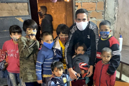 Marcone ayudó en los barrios carenciados durante la cuarentena