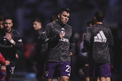Marcos Acuña, de River, durante la entrada en calor