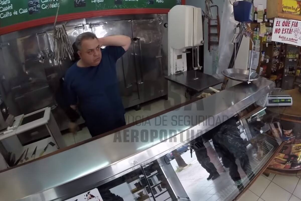 Marcos Ariel Rodríguez, excabo de la policía bonaerense que estaba prófugo por la Masacre de Wilde, al ser detenido, en septiembre de 2014, en La Falda, Córdoba, donde vivía con su familia y manejaba una carnicería