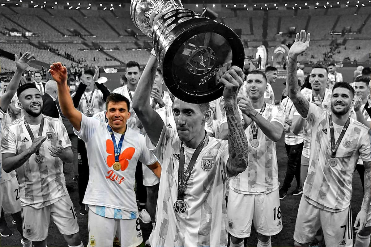 Marcos con la remera que usó en homenaje a Luz, durante los festejos en el Maracaná.