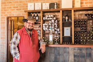 Marcos Etchart, al frente de la bodega de su familia.