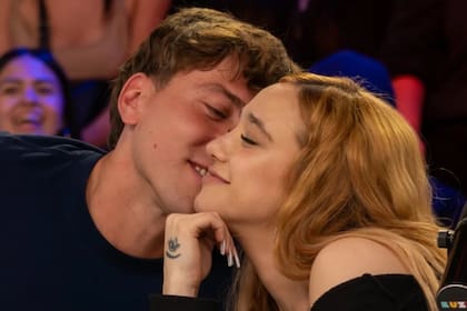 Marcos Giles y Ángela Torres protagonizaban pícaros idas y vueltas en Luzu TV (Foto: Instagram)