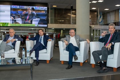 Marcos Hermanson, del Centro de Corredores; Diego Cifarelli, presidente de la Federación Argentina de la Industria Molinera (FAIM); Gustavo Idígoras, presidente de Ciara-Cec, y José Martins, presidente de la Bolsa de Cereales de Buenos Aires