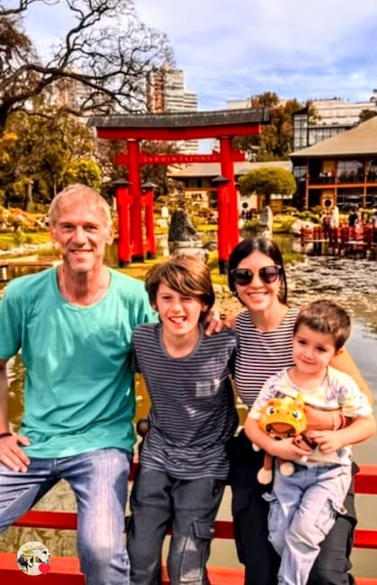 Marcos Milinkovic de paseo, con Mercedes y dos de sus hijos: Bautista, que vive en Mar del Plata, y Santino