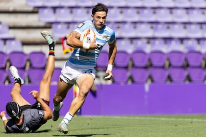 Marcos Moneta, a pura velocidad, durante el triunfo de los Pumas 7s ante Alemania, en Valladolid