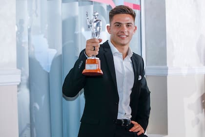 Marcos Moneta, con el Olimpia de Plata; el wing cerró un 2021 perfecto y fue distinguido como el mejor jugador del mundo de Seven