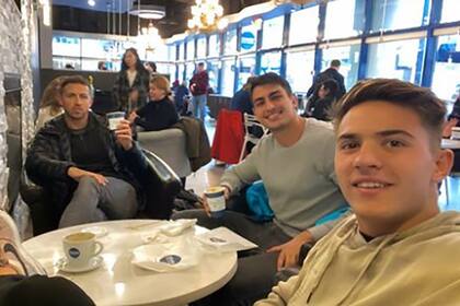 Marcos Moneta, Joaquín De la Vega y Franco Sábato, ya en Vancouver, un lugar inhóspito para los Pumas 7s: nunca superaron el sexto puesto en la ciudad canadiense.