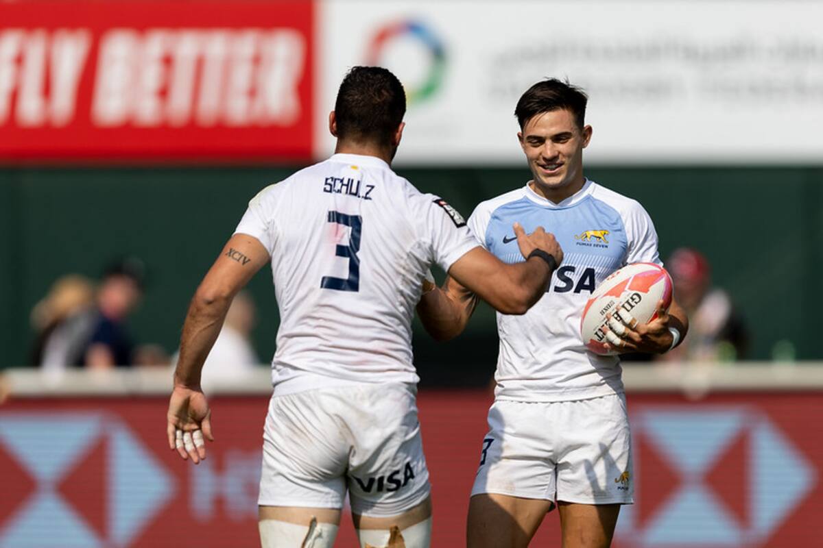 Marcos Moneta y Germán Schultz, dos de los jugadores más importantes de los Pumas 7s, festejan uno de los tries del torneo