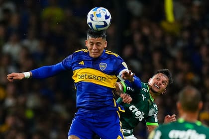 Marcos Rojo acarrea una molestia muscular, pero será titular en Boca para visitar a Palmeiras