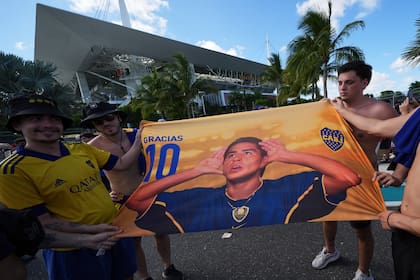 Marcos Rojo confirmó que no tuvo contacto con Juan Román Riquelme para acordar su salida del club