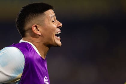 Marcos Rojo cumplió una fecha de suspensión y regresaría al equipo titular este fin de semana
