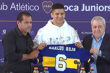 Marcos Rojo, junto a Marcelo Delgado y el presidente, Jorge Amor Ameal