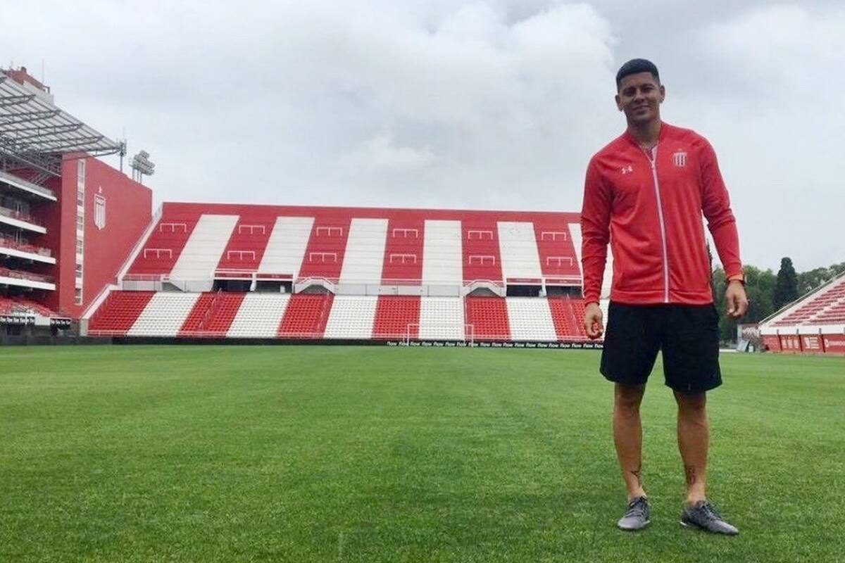 Marcos Rojo visitó el nuevo estadio de Estudiantes en una de sus últimas visitas al país. El defensor podría llegar a préstamo por seis meses ya que no tiene continuidad en Manchester United