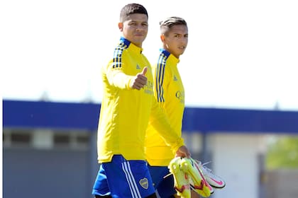 Marcos Rojo y Agustín Almendra, dos de los futbolistas que viajaran con Boca a Abu Dhabi para el amistoso con Barcelona