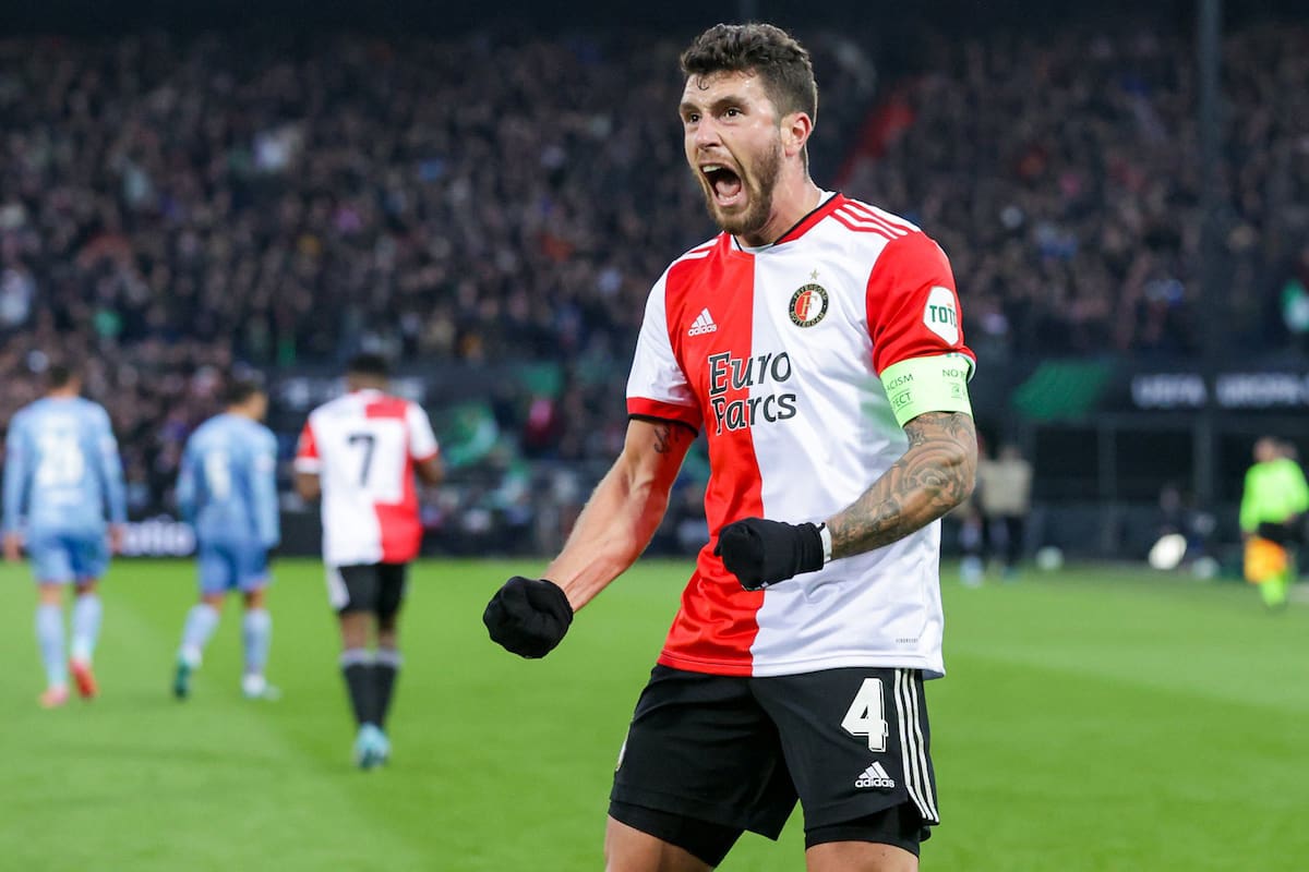 Marcos Senesi es figura del Feyenoord