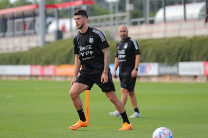 Marcos Senesi solo disputó un partido con la selección: 30 minutos ante Estonia en un amistoso