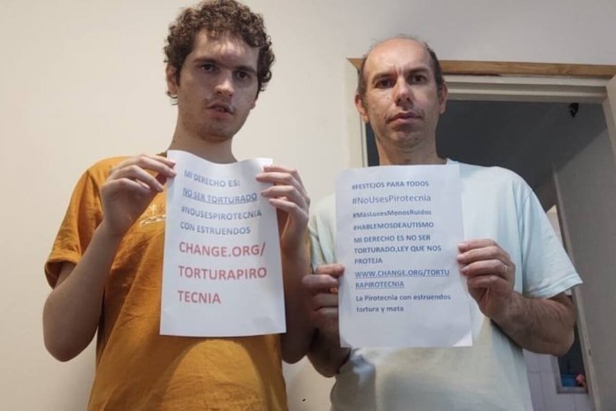 Marcos y su hijo Ezequiel presentaron un petitorio para prohibir el uso de pirotecnia a nivel nacional