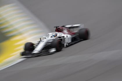 Marcus Ericsson conduce el Alfa Romeo en 2018, año en que compartió equipo con Charles Leclerc