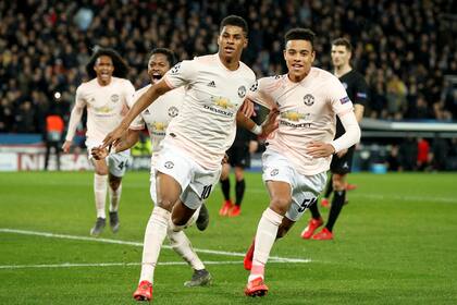 Marcus Rashford celebra el tercero del Manchester