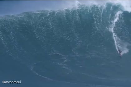 Marcus Rodrigues tomó estas increíbles imágenes de surfistas en acción durante el invierno en Hawái