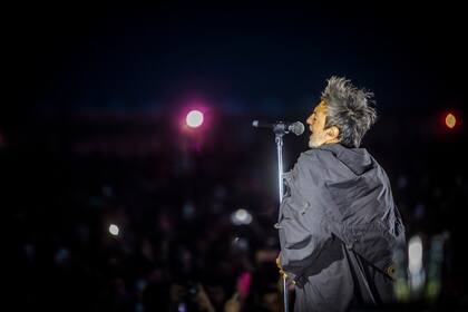 Marea de emociones en Mar del Plata. Babasónicos hizo vibrar el Festival 17 millones del Banco Provincia y Cuenta DNI.