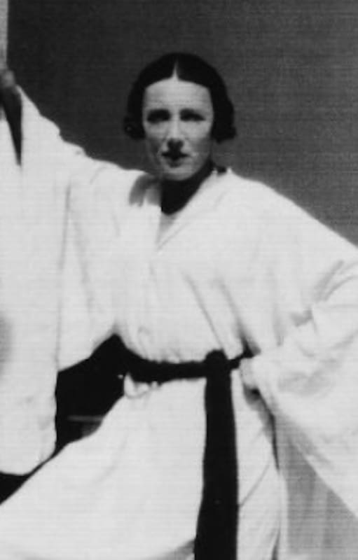 Marga d'Andurain tras ser liberada de la prisión de Yidda (Foto en: Cautiva en Arabia, de Cristina Morató)