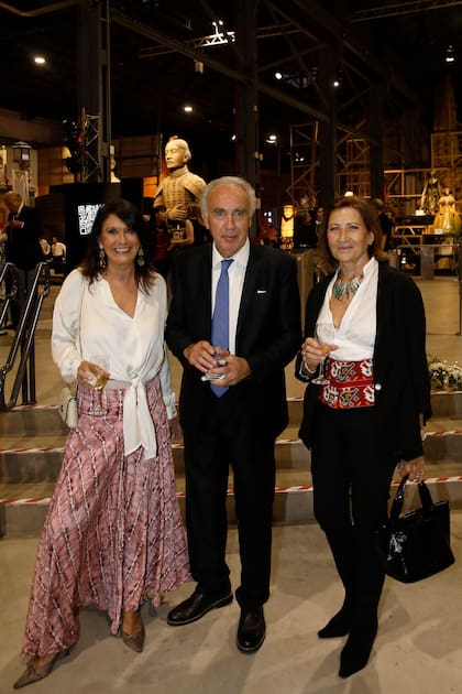 Márgara Griffin de la ONG Convidarte, Juan de Luca y Alicia López de Fundación Casa Club.