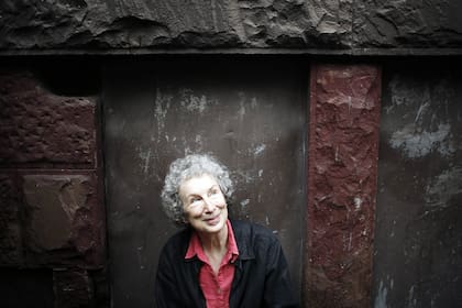 Margaret Atwood se pregunta por qué la novela de Montgomery se convirtió en un suceso mundial, más allá de la serie de Netflix